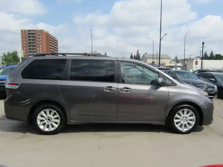 Toyota Sienna 2019 photo 5