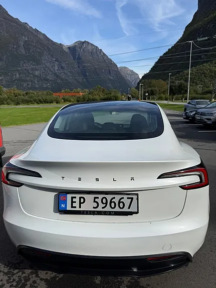 Tesla Model 3 2026 photo 4