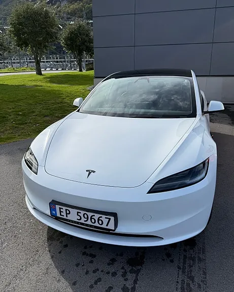 Tesla Model 3 2026 photo 2