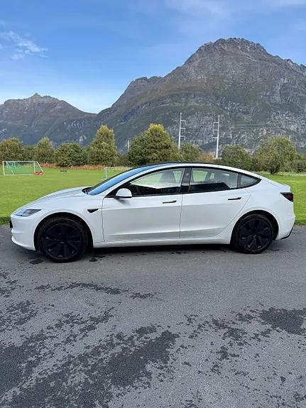 Tesla Model 3 2026 photo 5