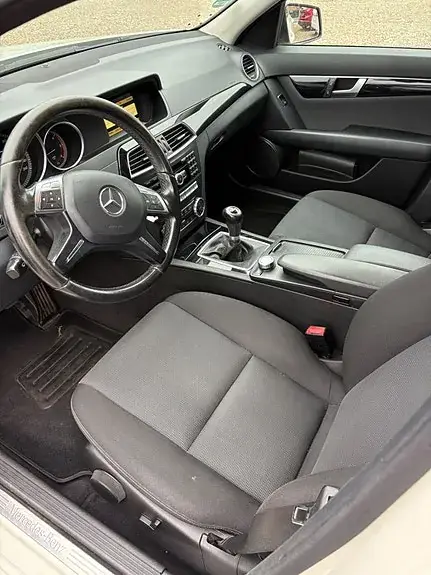 Mercedes-Benz C200 2012 photo 5