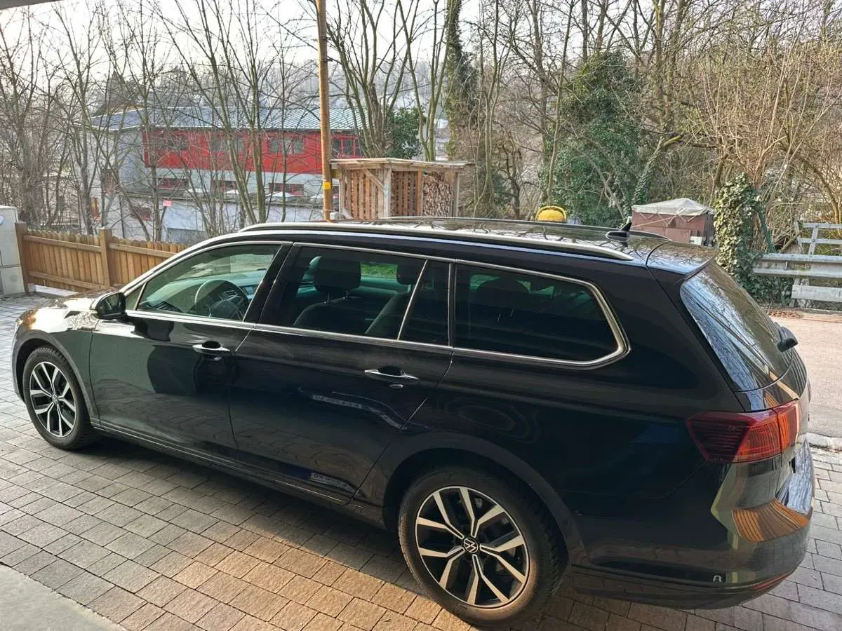Volkswagen Passat 2022 photo 2
