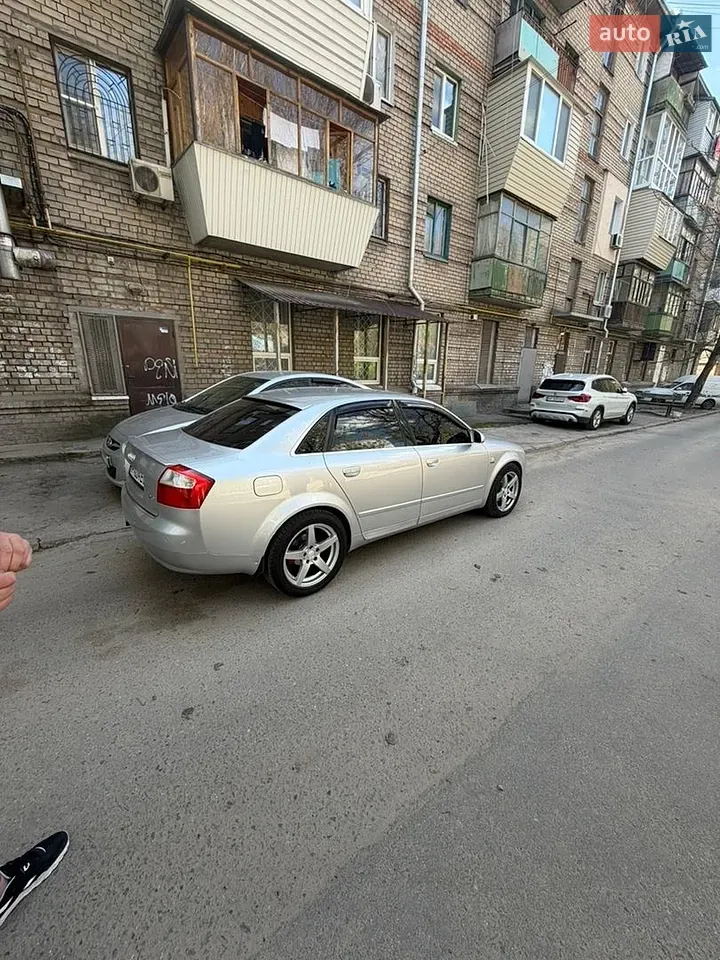 Audi A4 2004 photo 2