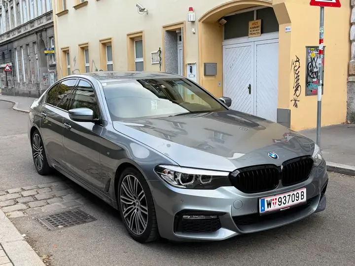 BMW 5 Series 2017 photo 2