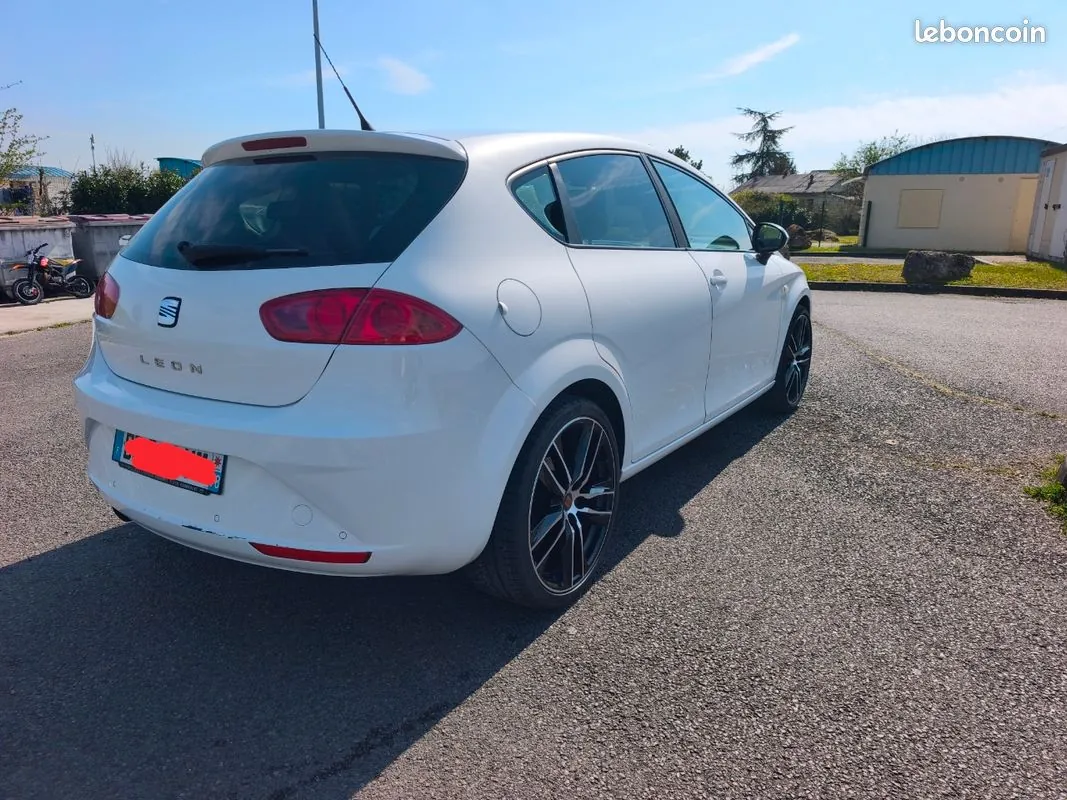 Seat Leon 2010 photo 2