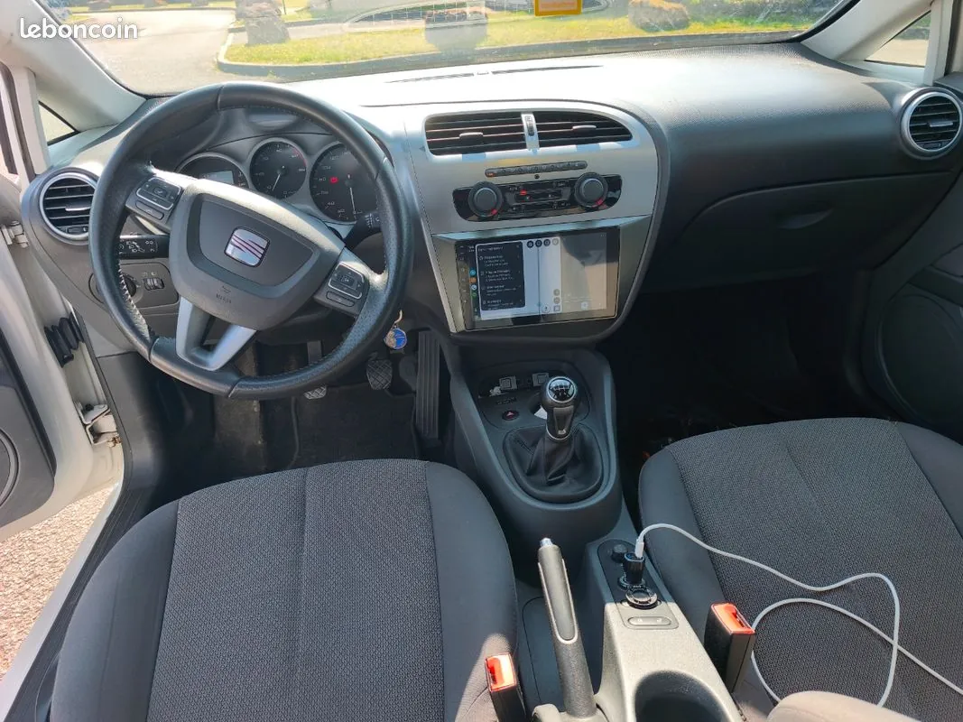 Seat Leon 2010 photo 3