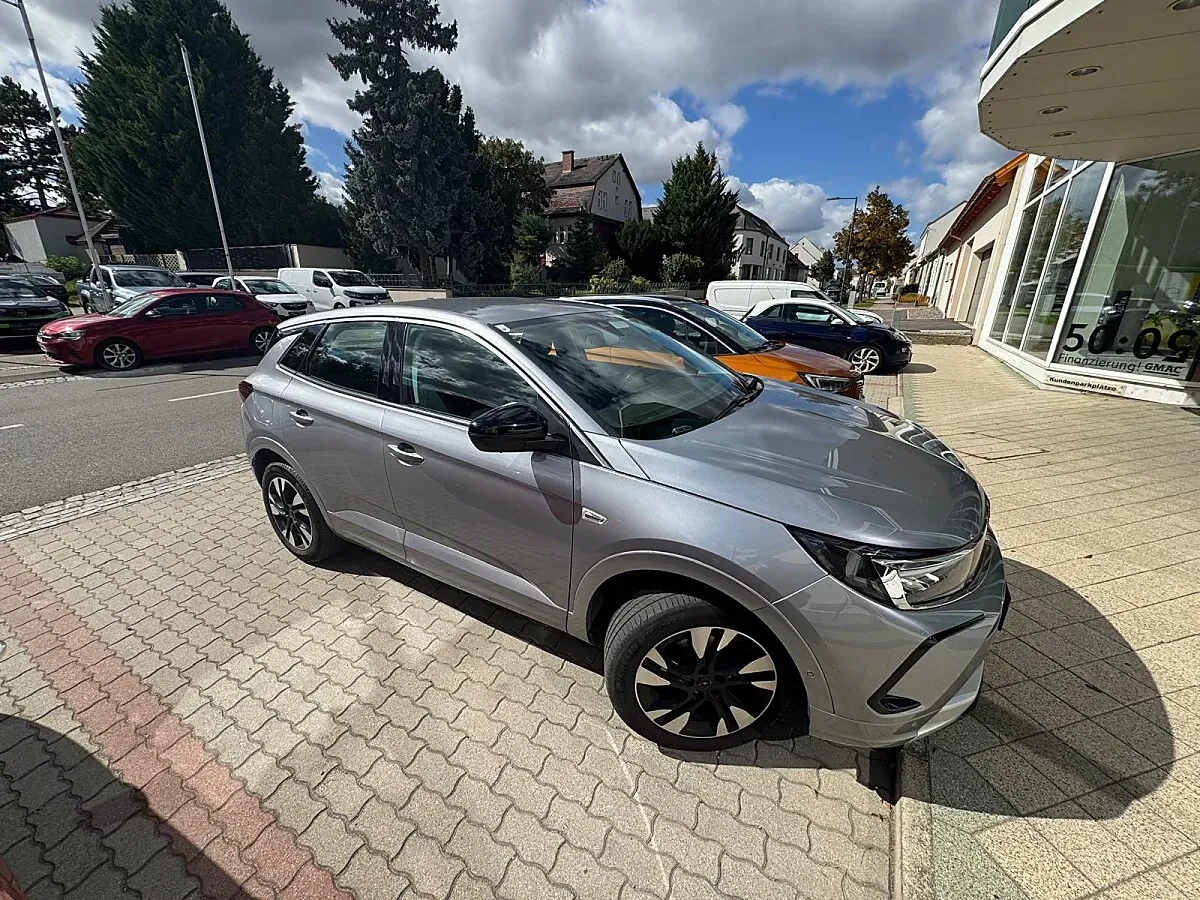 Opel Grandland X 2022 photo 2