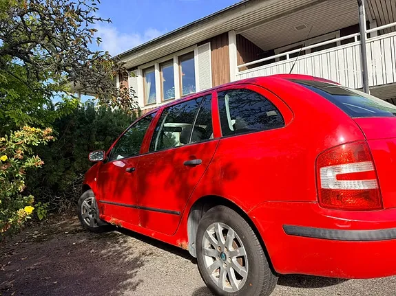 Skoda Fabia 2008 photo 2