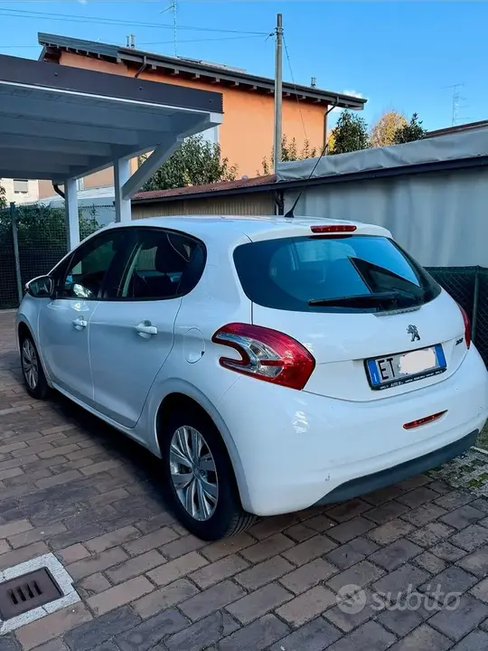 Peugeot 208 2014 photo 3