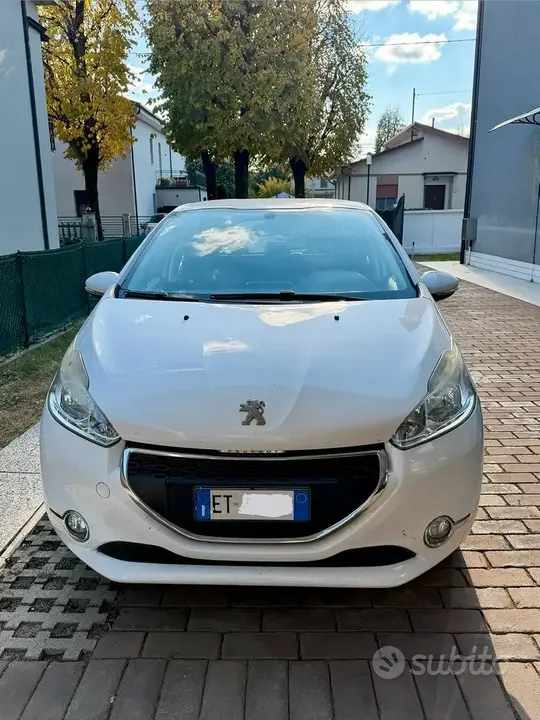 Peugeot 208 2014 photo 2
