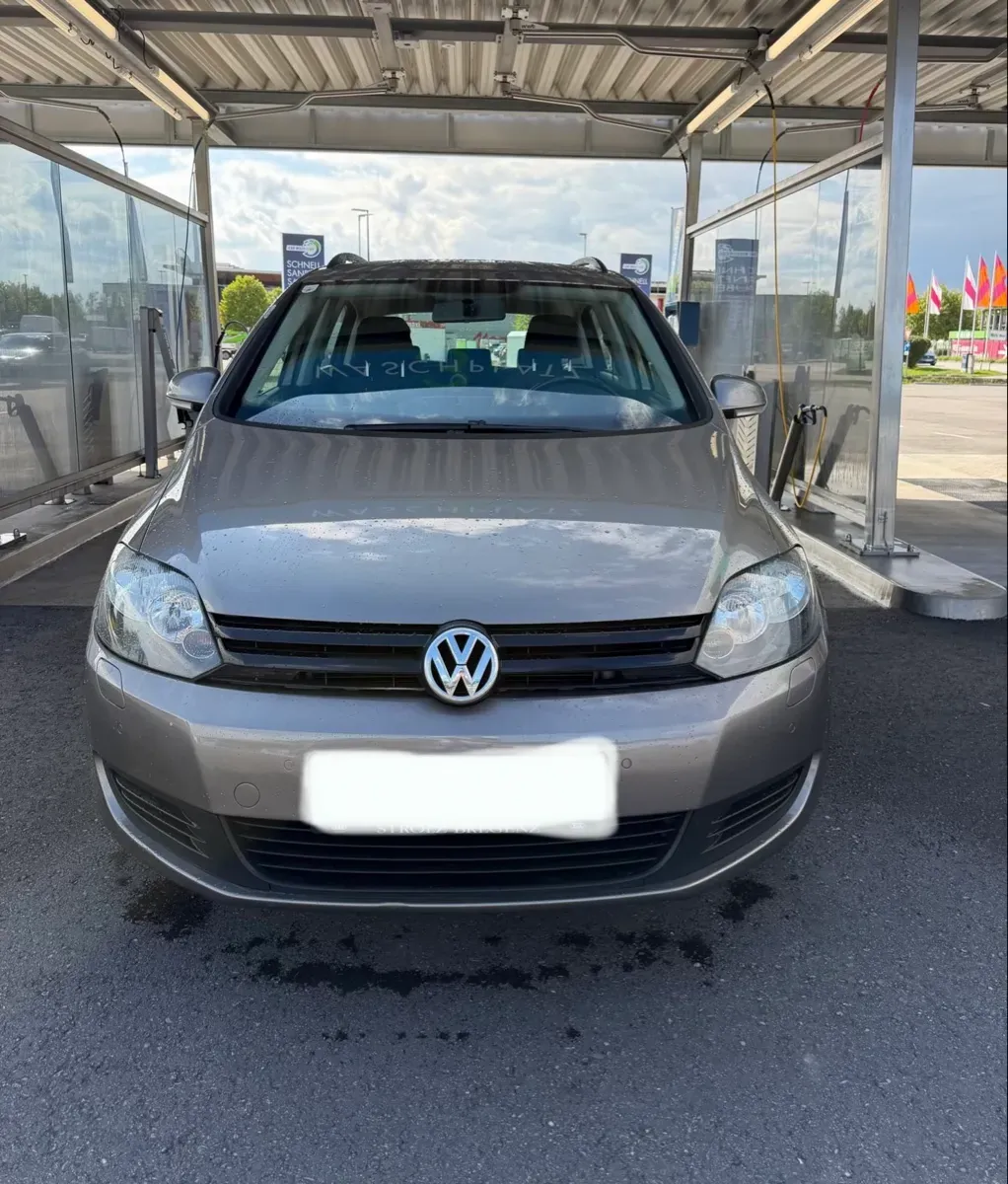 Volkswagen Golf 2010 photo 2