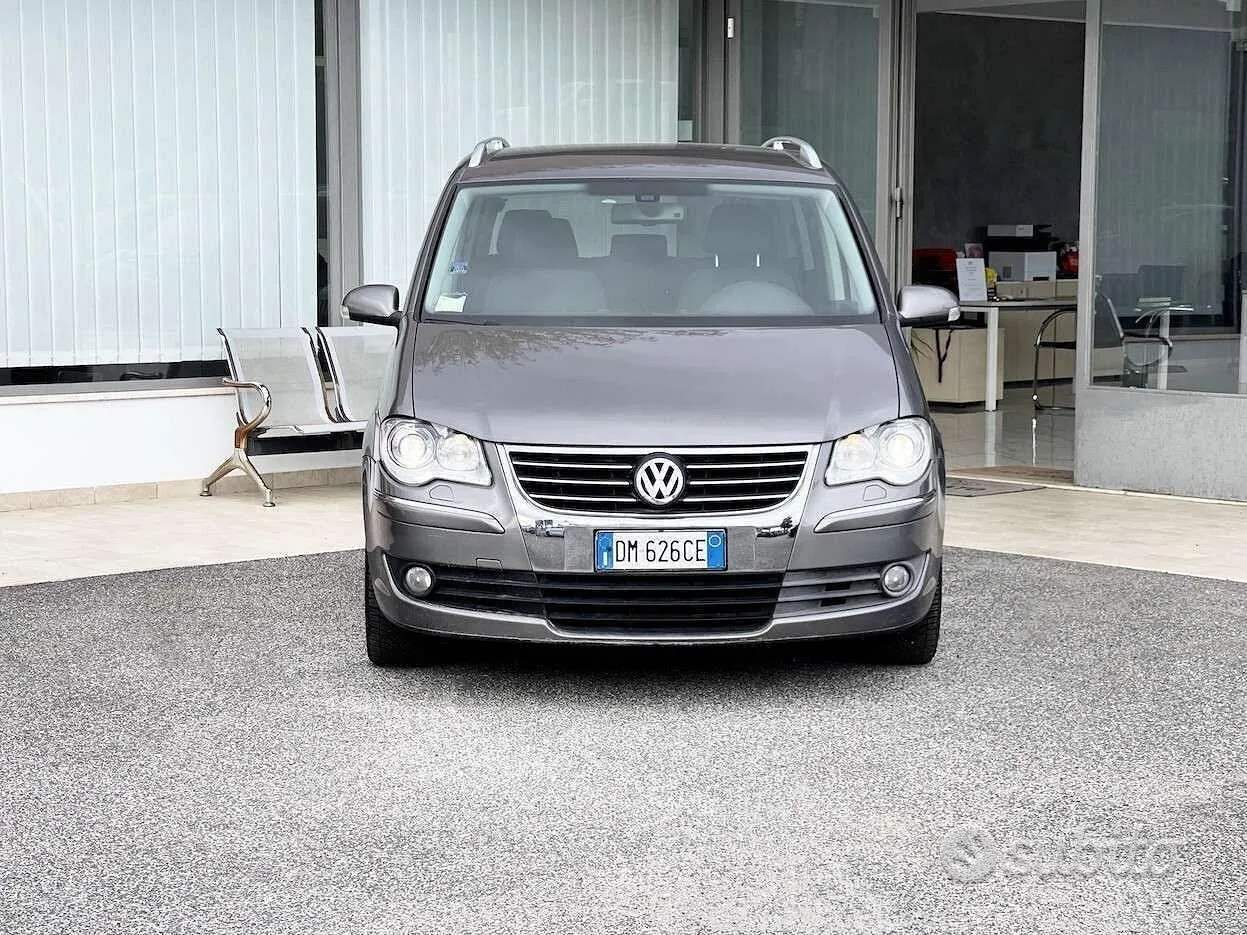 Volkswagen Touran 2008 photo 2