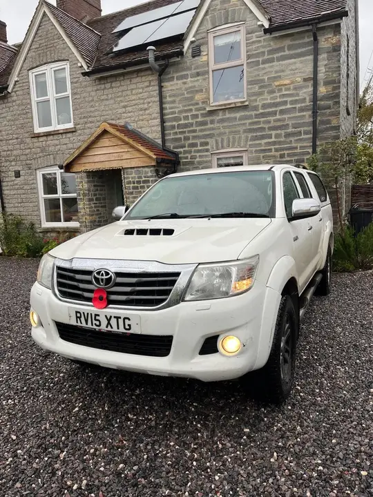 Toyota Hilux 2015 photo 3
