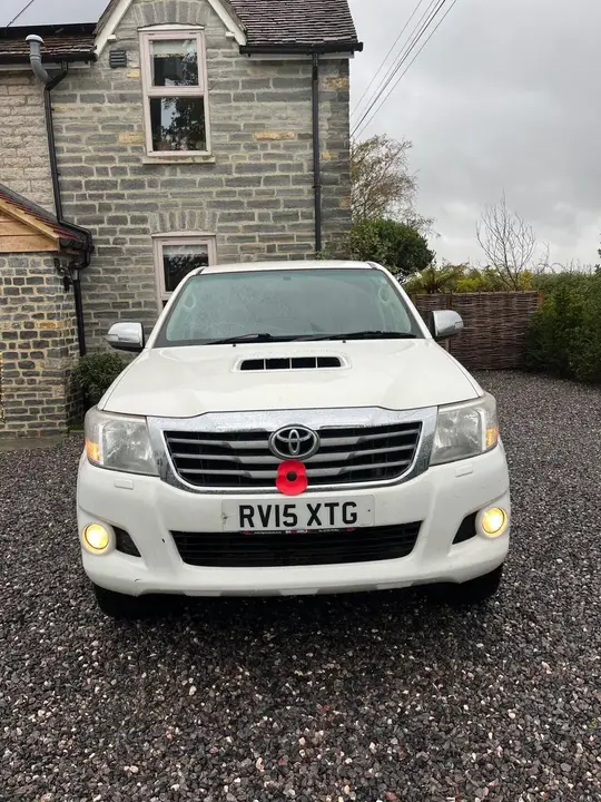 Toyota Hilux 2015 photo 2