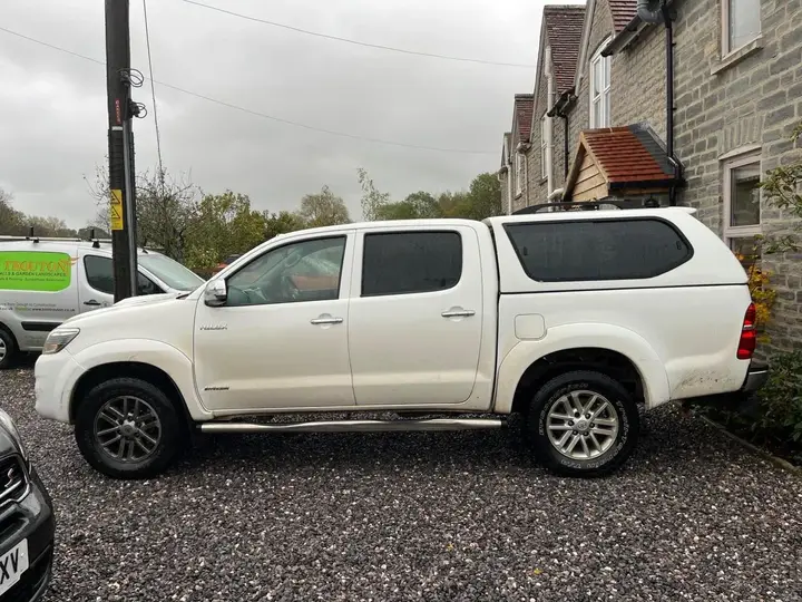 Toyota Hilux 2015 photo 4