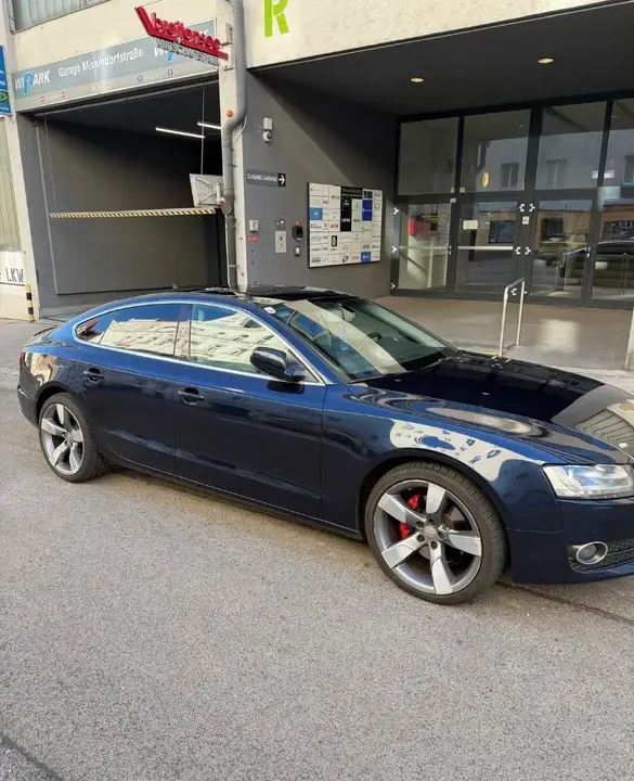 Audi A5 2010 photo 2