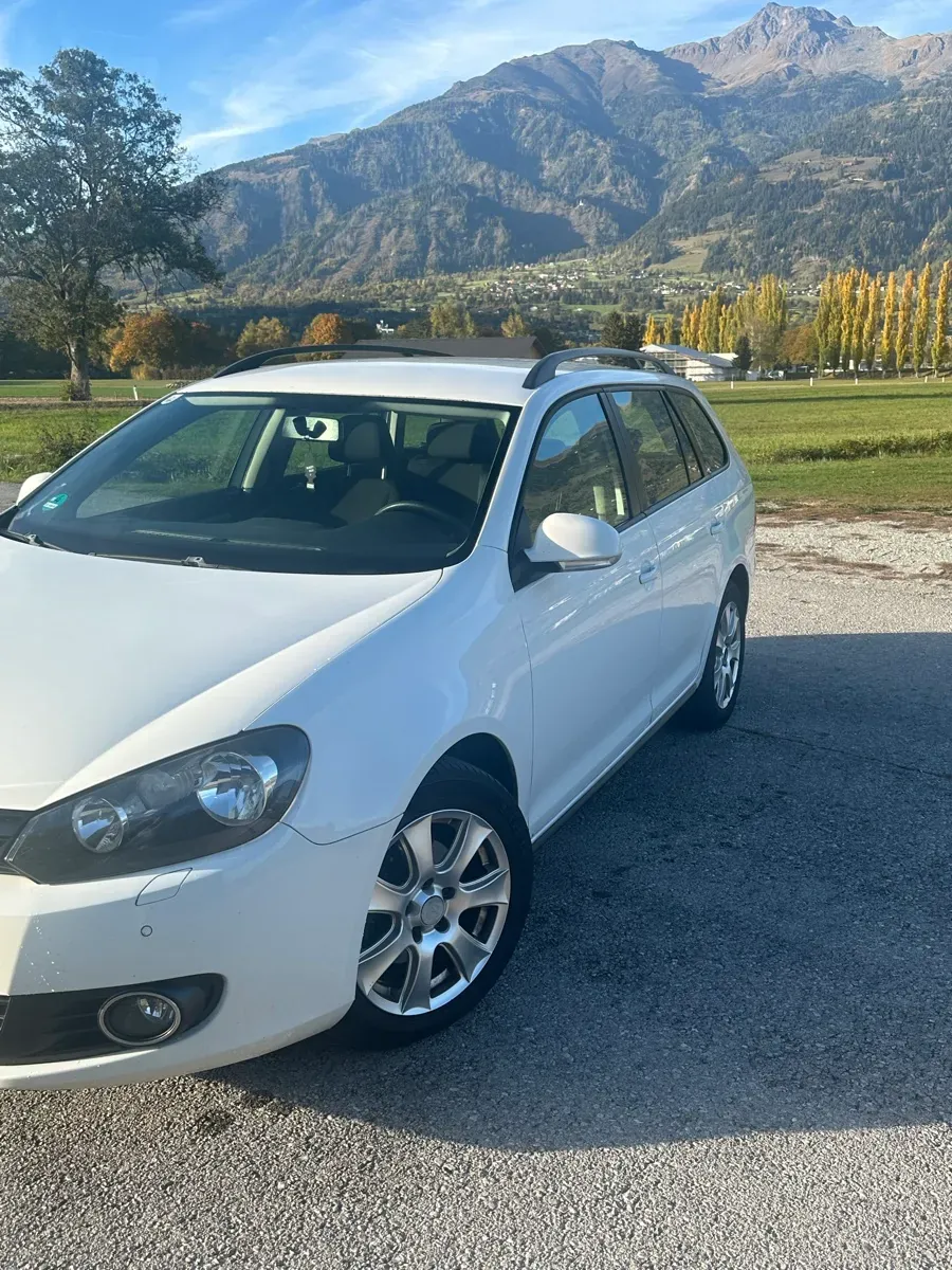Volkswagen Golf 2011 photo 2