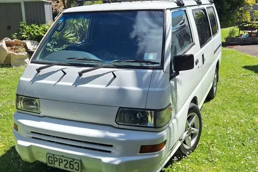 Mitsubishi L300