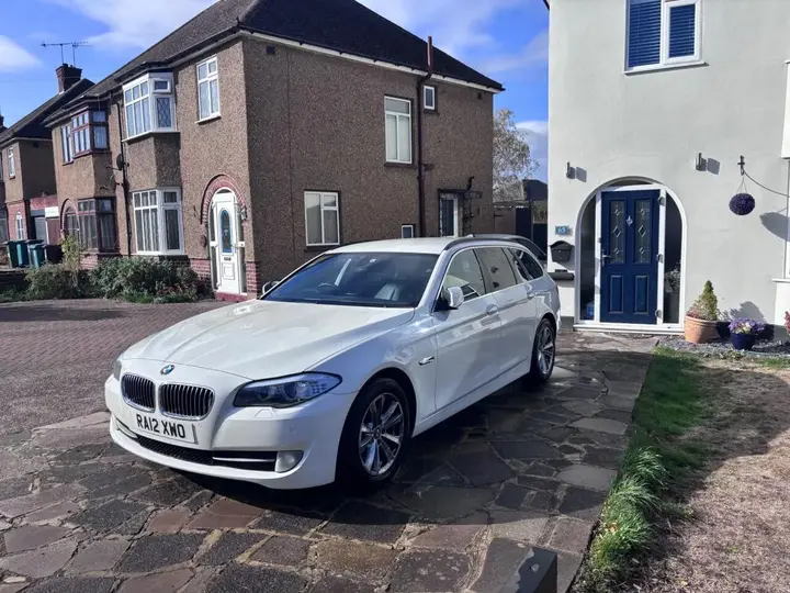 BMW 5 Series 2012 photo 2