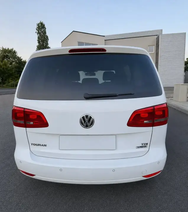Volkswagen Touran 2015 photo 2