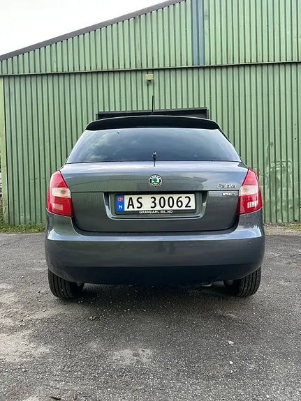 Skoda Fabia 2012 photo 3