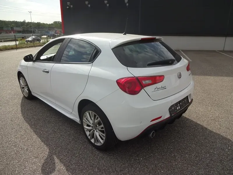 Alfa Romeo Giulietta 2018 photo 3