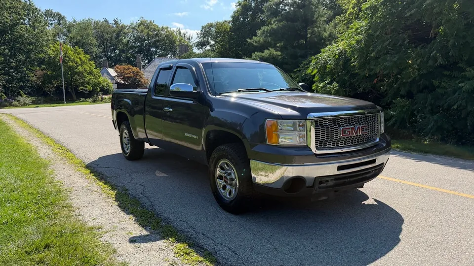 GMC Sierra 1500 2010 photo 2