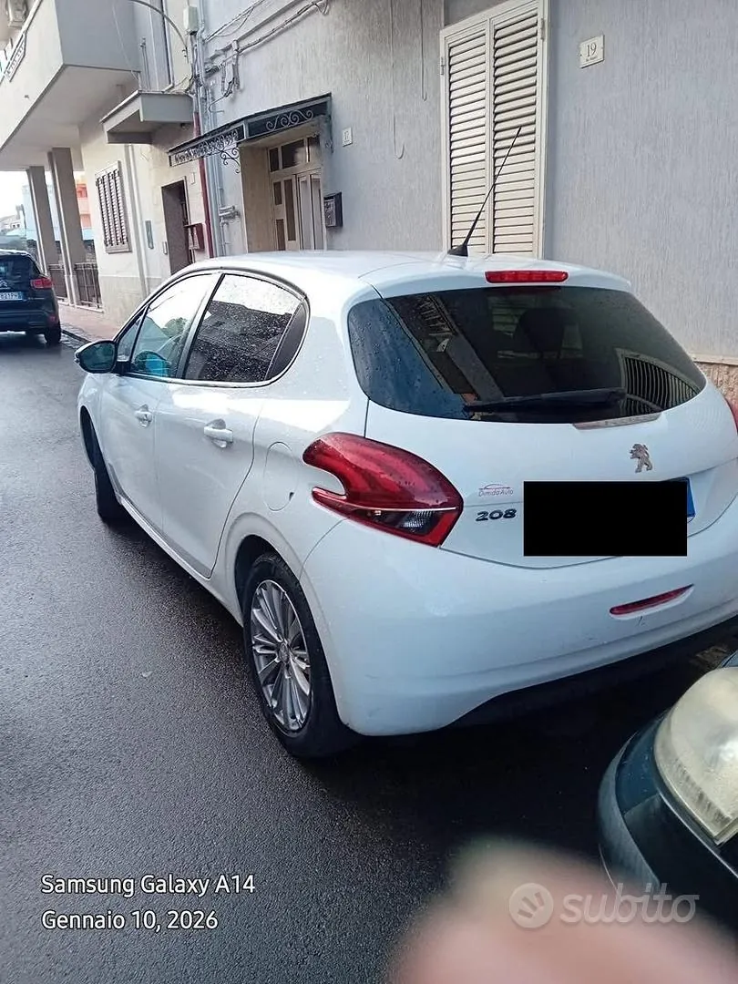 Peugeot 208 2018 photo 2