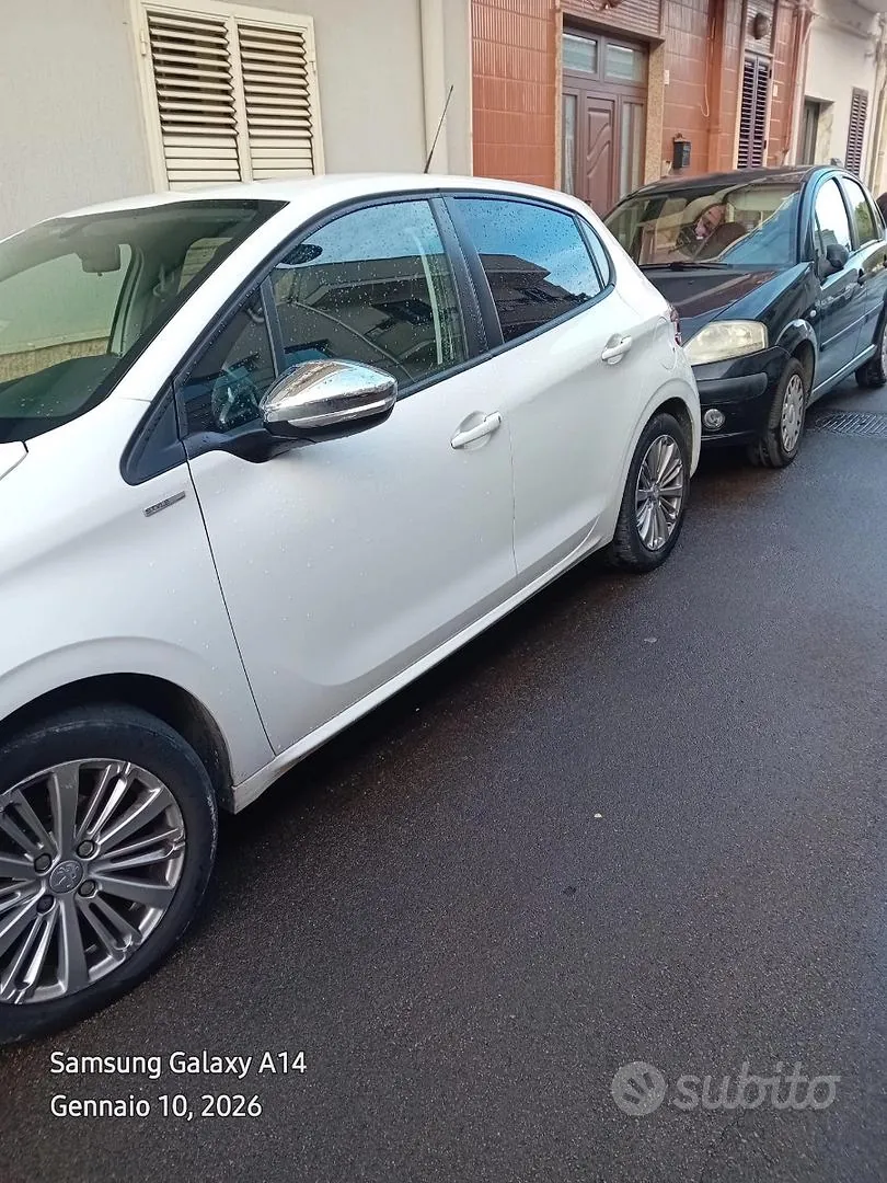 Peugeot 208 2018 photo 3