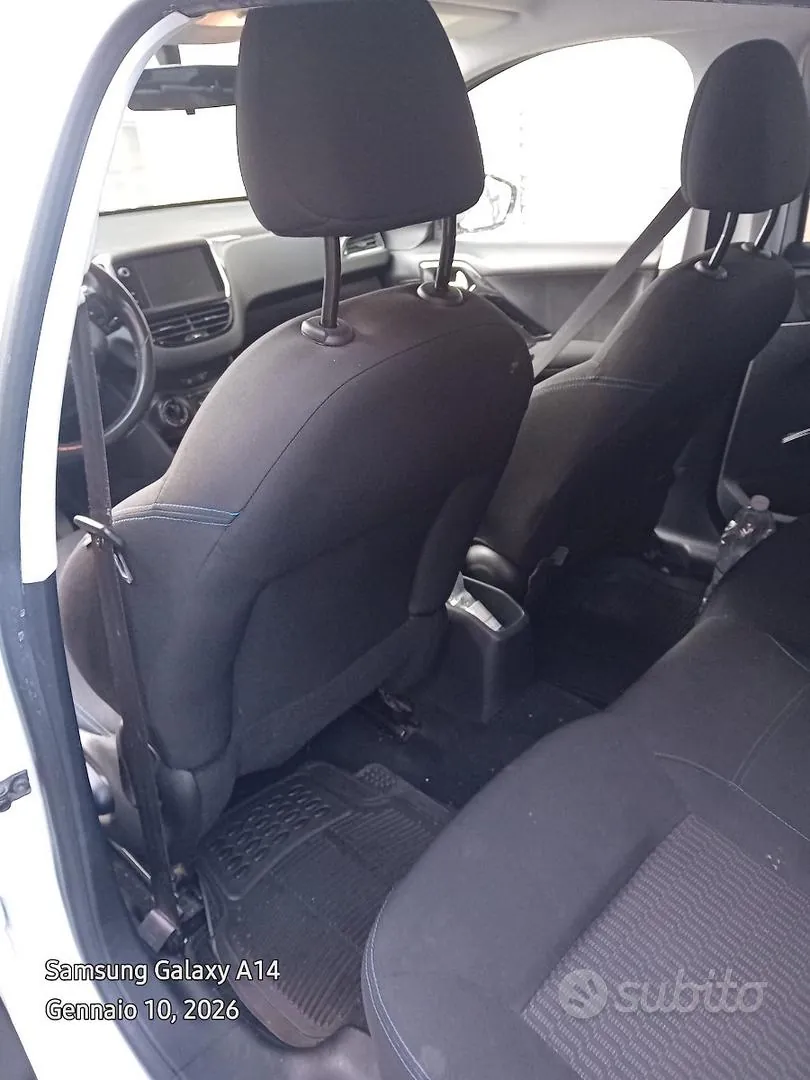 Peugeot 208 2018 photo 4