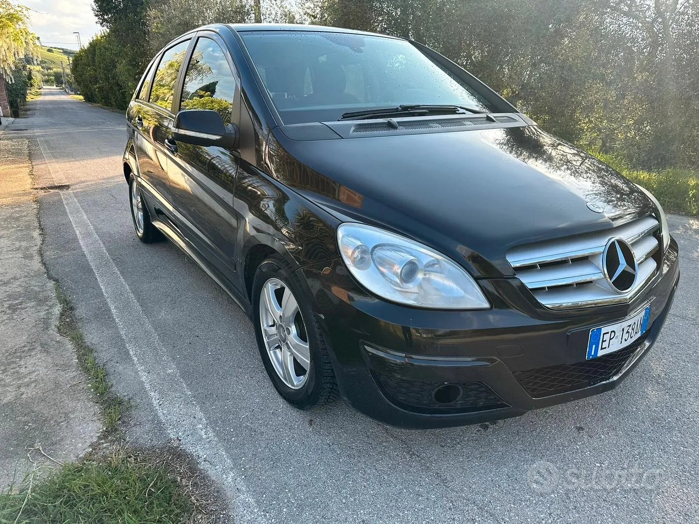 Mercedes-Benz B 2012 photo 2