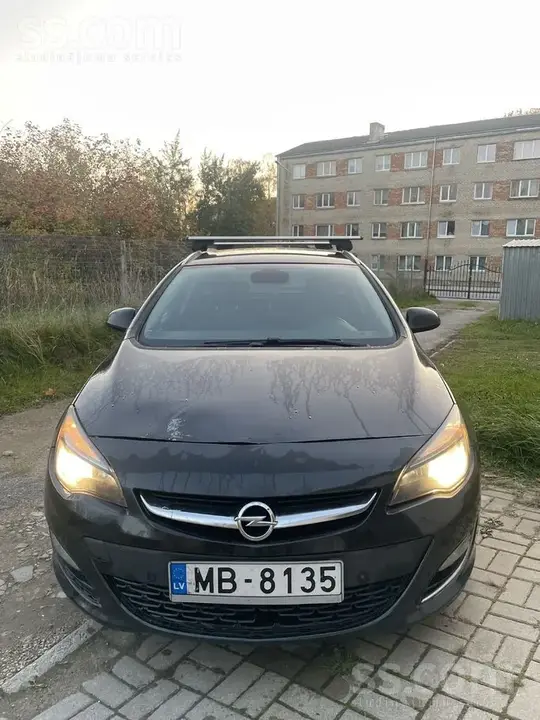 Opel Astra 2013 photo 2
