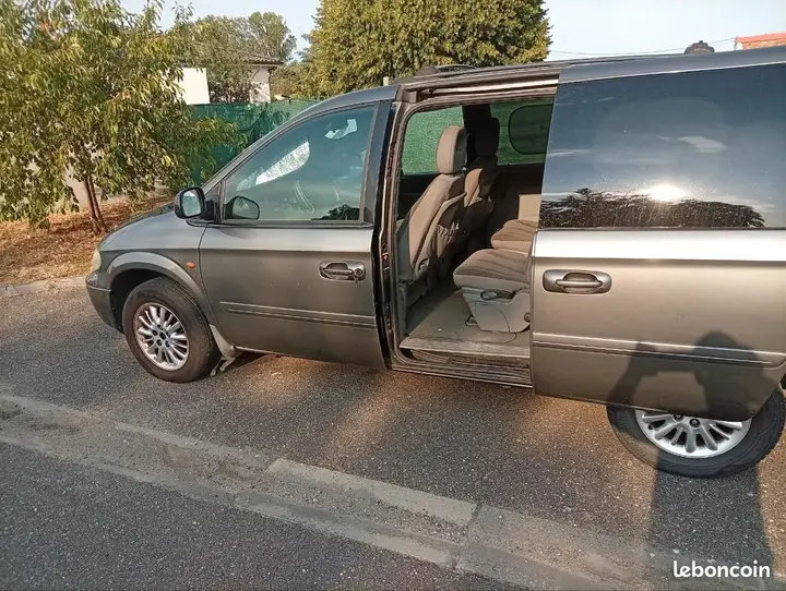 Chrysler Voyager 2005 photo 3