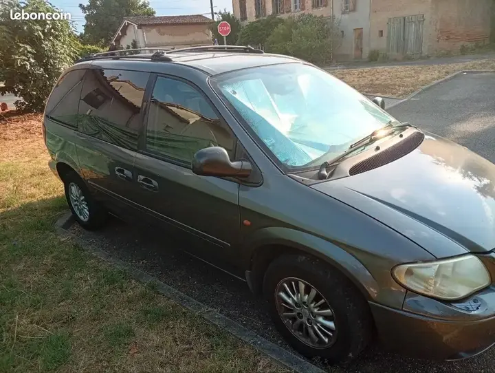 Chrysler Voyager 2005 photo 2