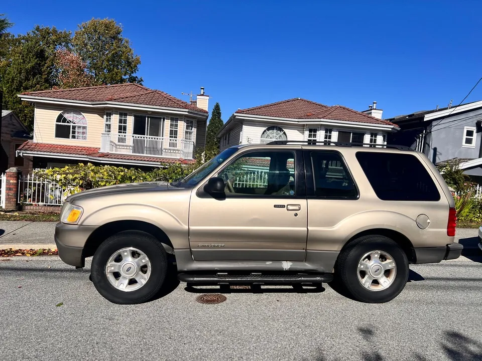 Ford Explorer Sport 2002 photo 2