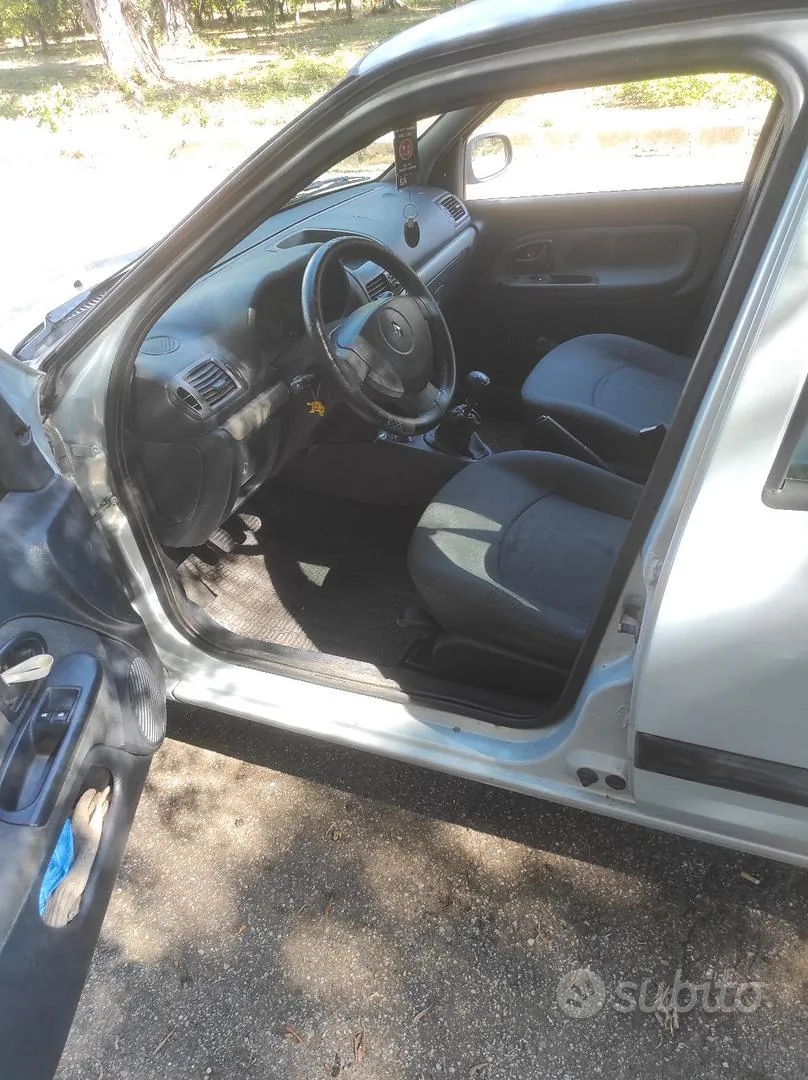 Renault Clio 2004 photo 3