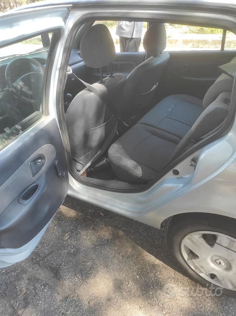 Renault Clio 2004 photo 4