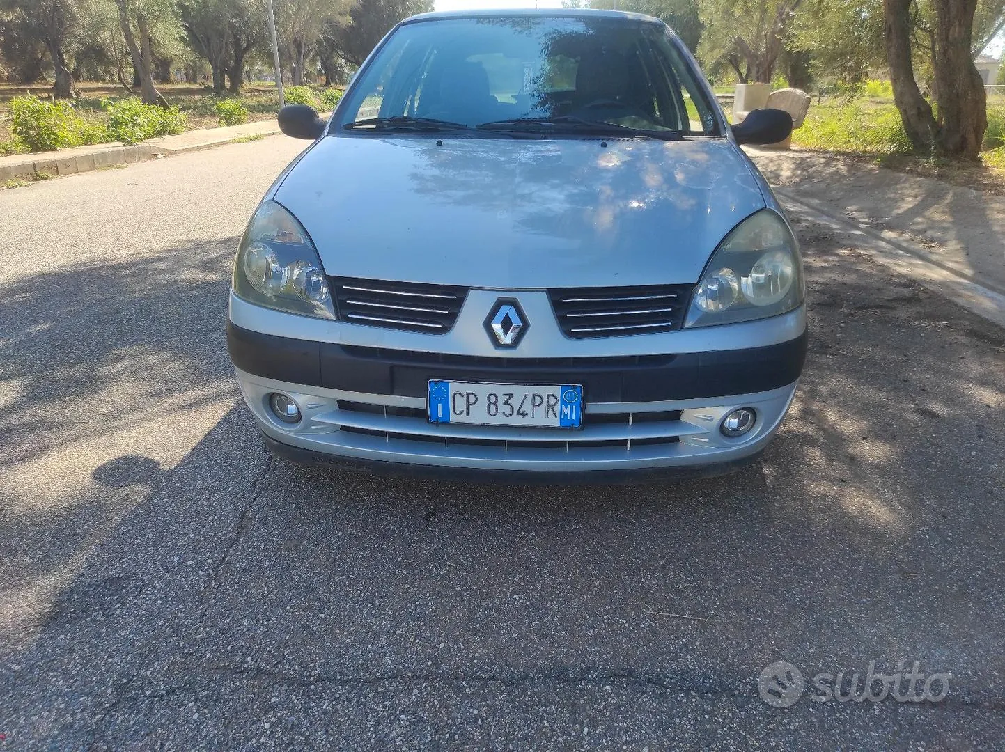 Renault Clio 2004 photo 2