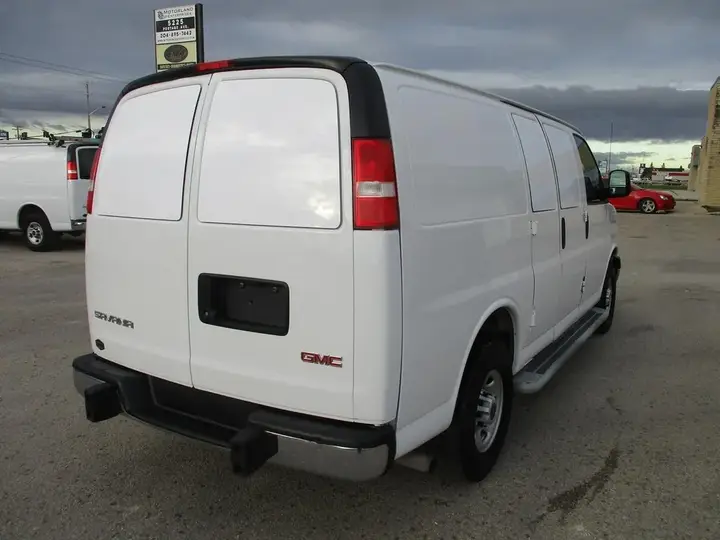 GMC Savana 2019 photo 5