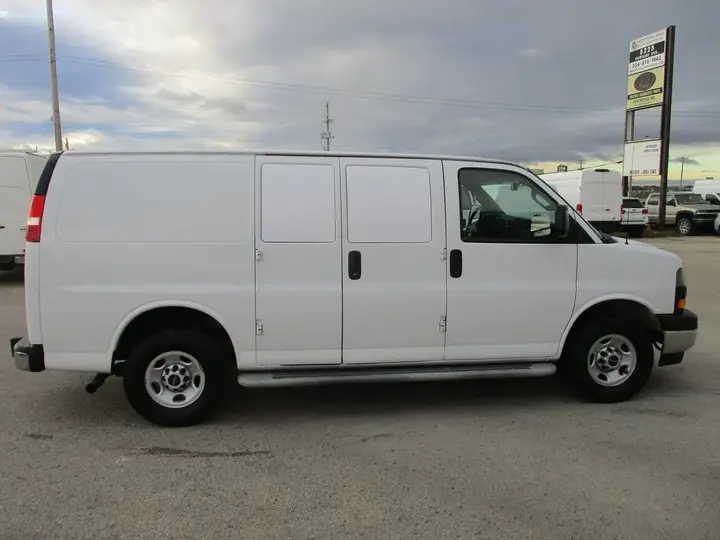 GMC Savana 2019 photo 4