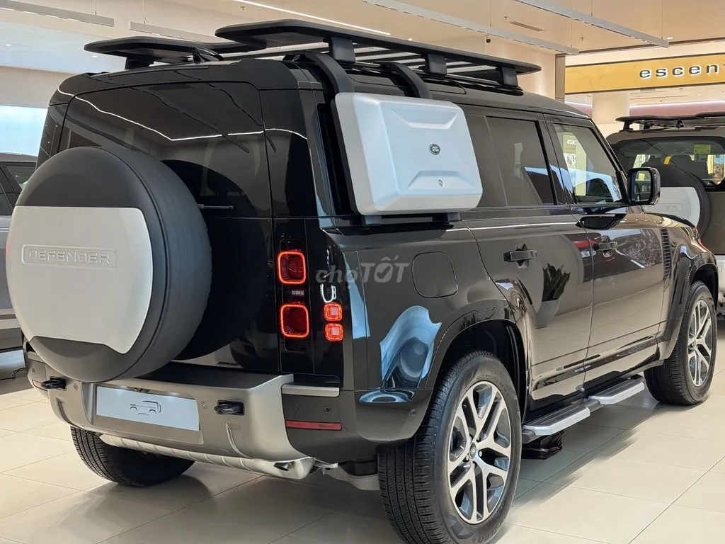 Land Rover Defender 2026 photo 2