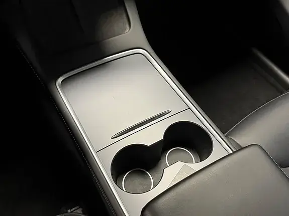 Tesla Model Y 2023 photo 5
