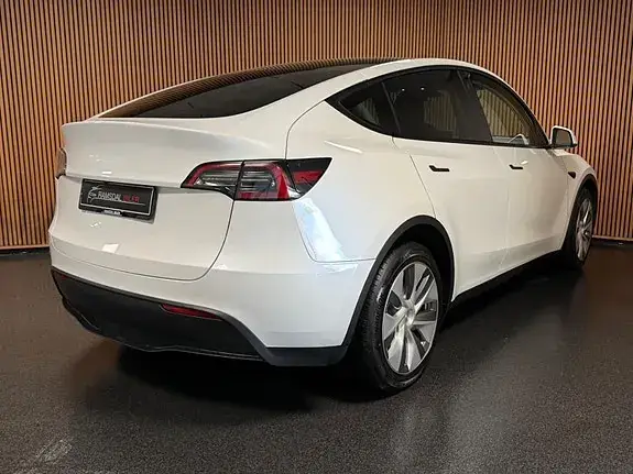 Tesla Model Y 2023 photo 3