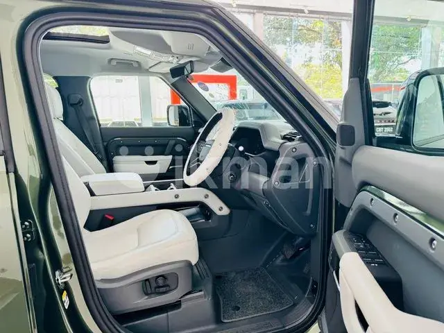 Land Rover Defender 2026 photo 5