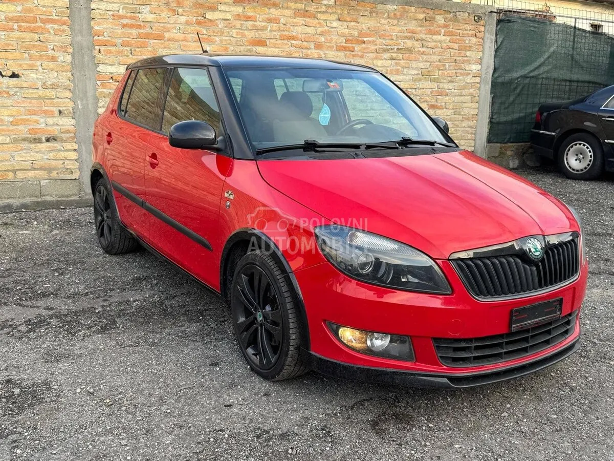 Skoda Fabia 2012 photo 2