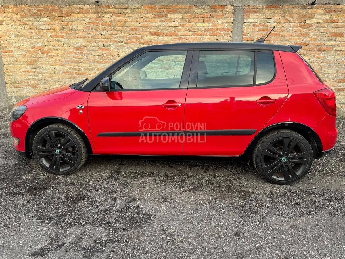 Skoda Fabia 2012 photo 3