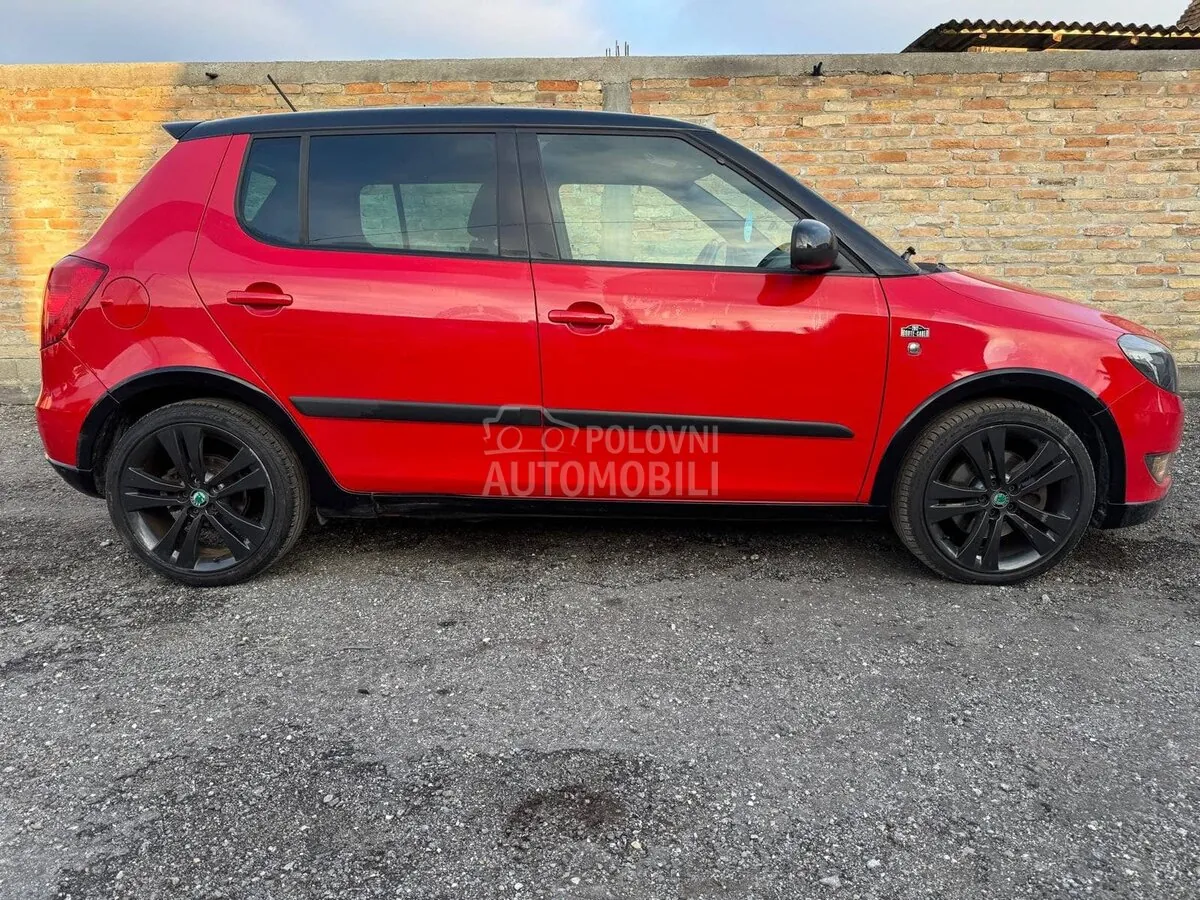 Skoda Fabia 2012 photo 4