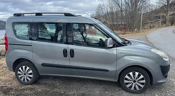 Fiat Doblo 2011 photo 2