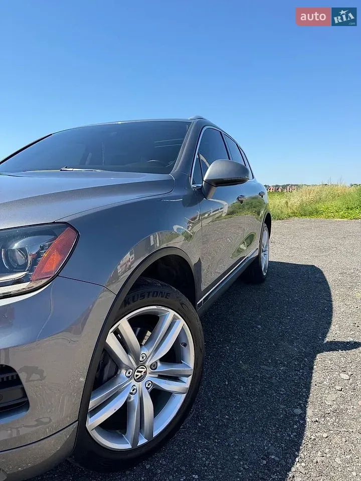 Volkswagen Touareg 2012 photo 2