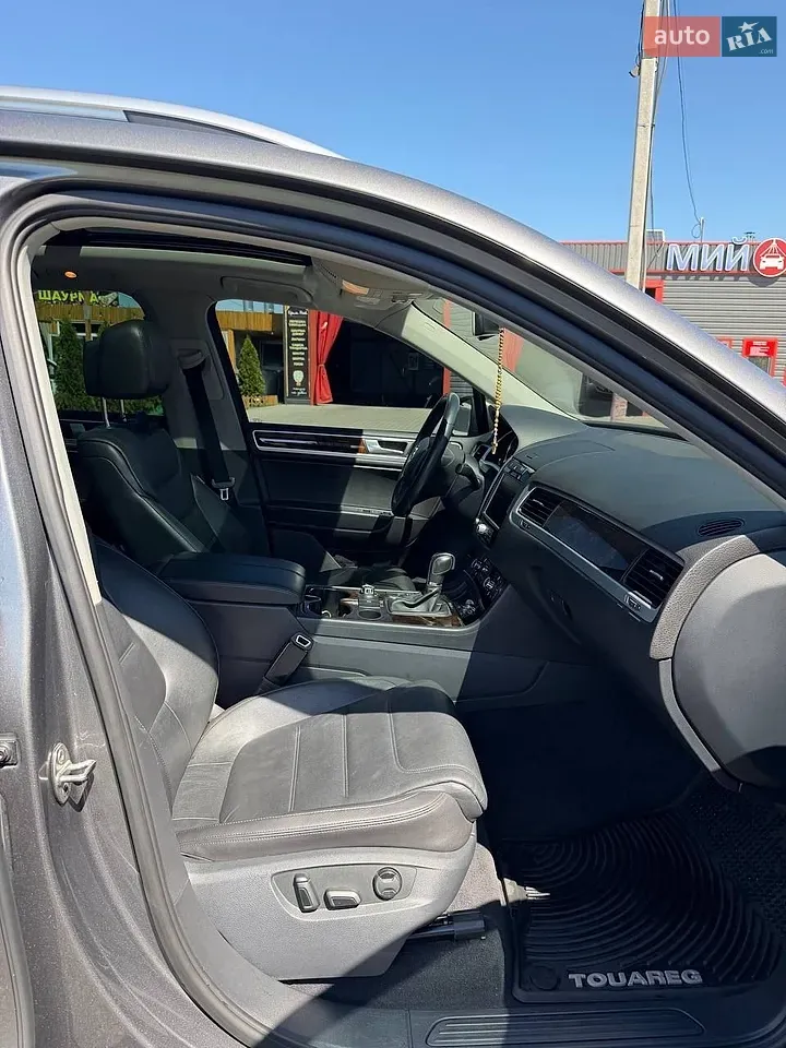 Volkswagen Touareg 2012 photo 3